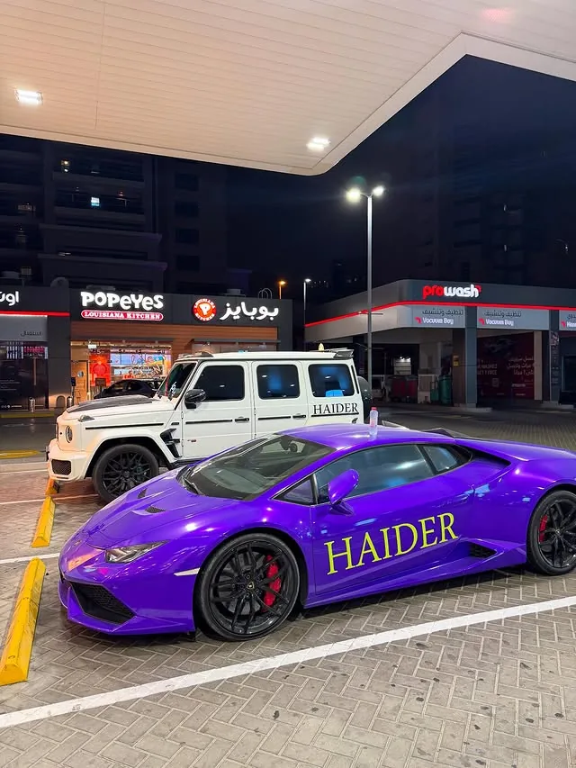 Lamborghini Huracán and Mercedes G-Wagon at night