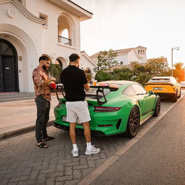 Porsche GT3 RS outside the villa